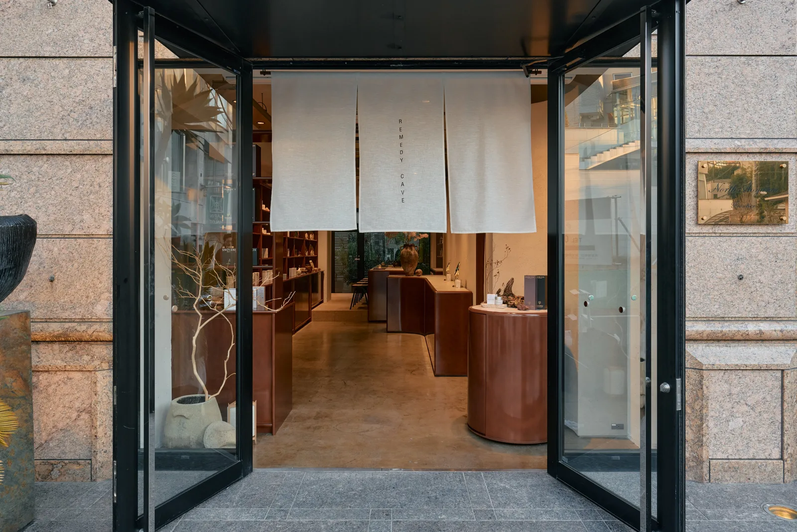 REMEDY CAVE 表参道 North Aoyama店の店内